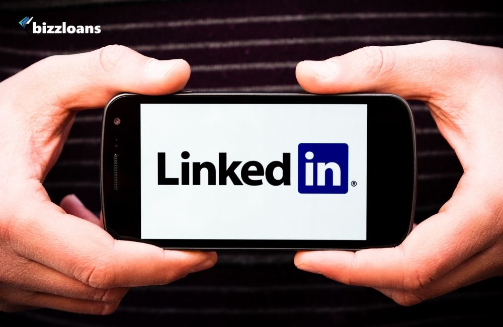 hand holding a Smartphone displaying LinkedIn Logo